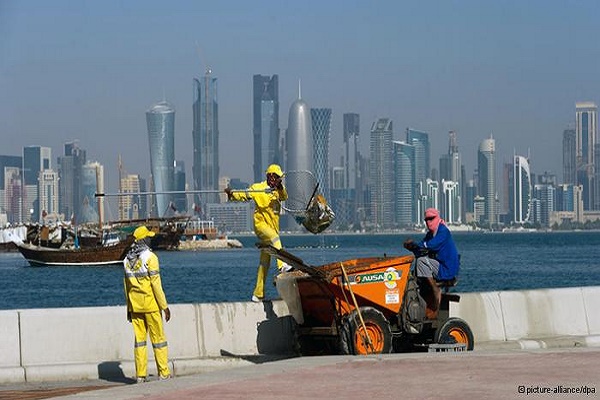 اتهام قطر بعدم القيام بشيء تقريبا لتحسين ظروف العمال