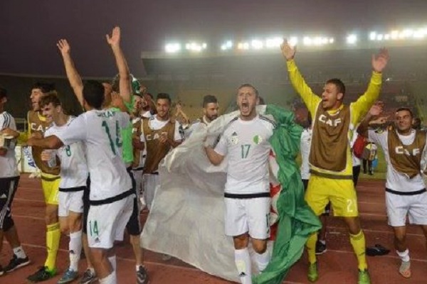الجزائر إلى النهائي والأولمبياد للمرة الأولى منذ 36 عاماً