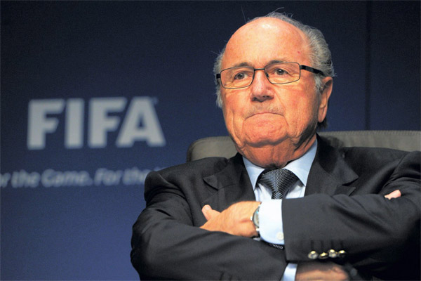 الرئيس المستقيل للاتحاد الدولي لكرة القدم السويسري جوزف بلاتر
