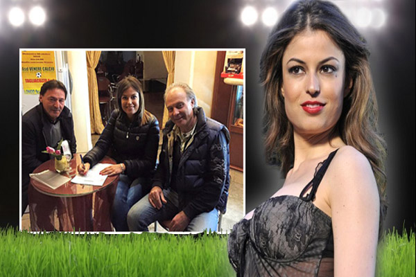 ممثلة أفلام إيطالية تقتحم عالم كرة القدم