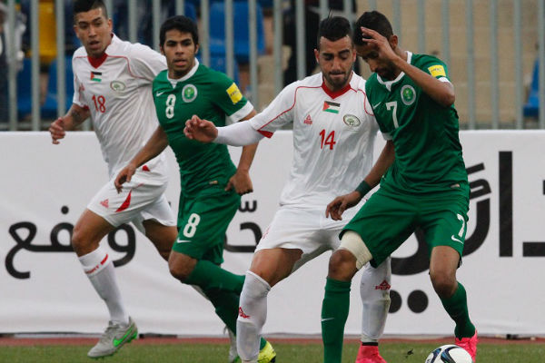 مباراة السعودية وفلسطين أثارت جدلاً واسعاً حول مكان إقامتها قبل أن تلعب في الأردن