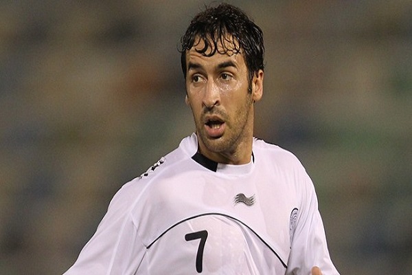 راؤول غونزاليس بقميص السد القطري