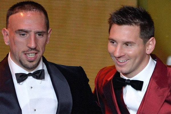 ريبيري مع ميسي خلال حفل الفيفا لإعلان أفضل لاعب في العالم لعام 2013