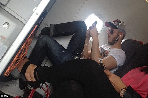  ديفيد دي خيا في الطائرة متوجها إلى مدريد
