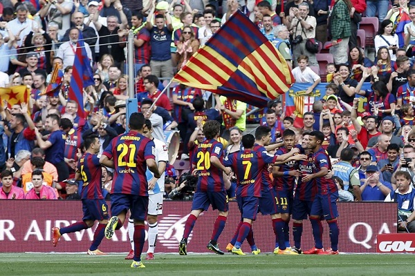 لاعبو برشلونة يحتفلون بالتسجبل