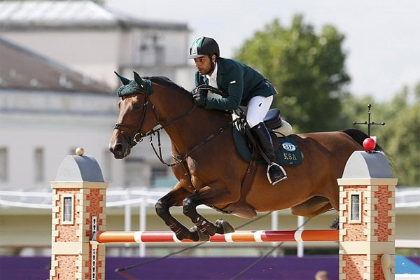 من بطولة جدة لقفز الحواجز للخيول في نسختها الأولى