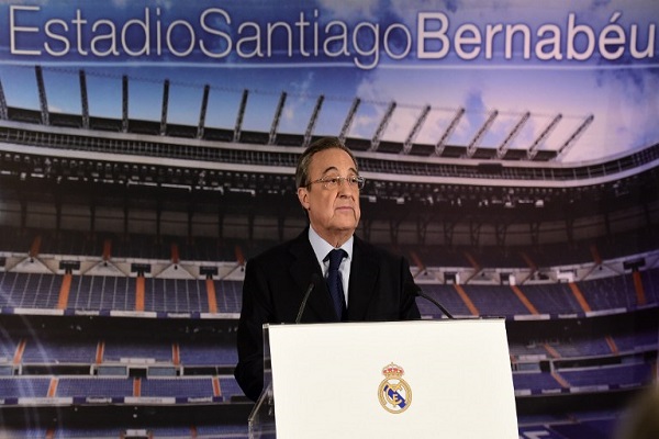 فلورنتينو بيريز رئيس نادي ريال مدريد الاسباني خلال المؤتمر الصحفي