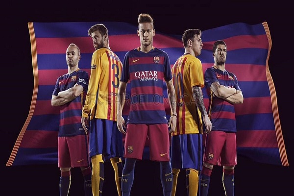 برشلونة يكشف عن قميصه الجديد لموسم 2015/16