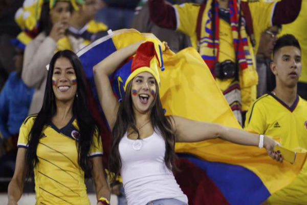 حسناوات كولومبيا يؤازرن منتخب بلادهن في بطولة كوبا أميركا