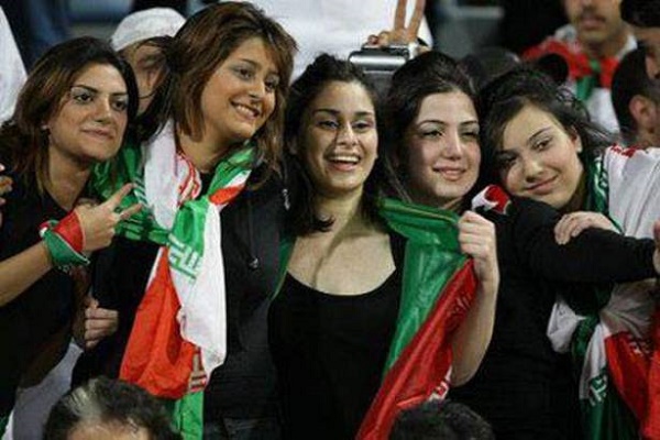 مشجعات إيرانيات