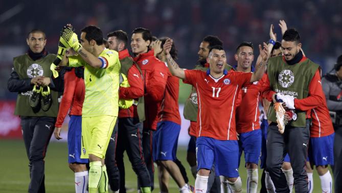 لاعبو تشيلي ينتظرون الفائز من مواجهة الأرجنتين وباراغواي