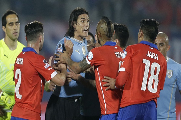 حركة غير رياضية توقف التشيلي غونزالو خارا 3 مباريات