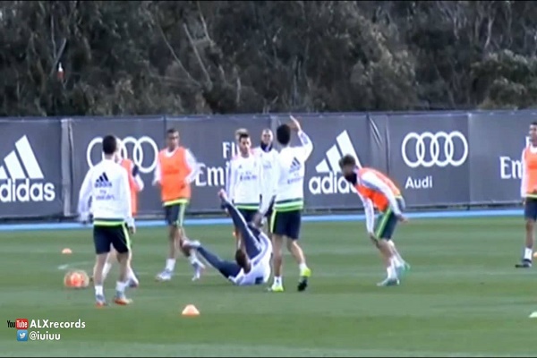 خيسي يحرج رونالدو ويسقطه أرضاً في تدريبات ريال مدريد