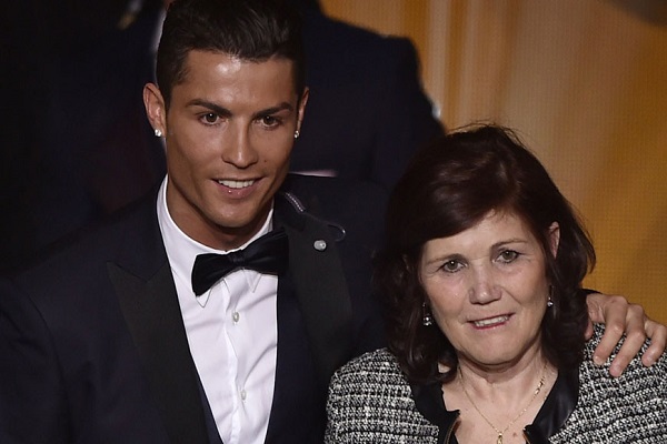 دولوريس أفيرو والدة النجم البرتغالي كريستيانو رونالدو مهاجم ريال مدريد الإسباني