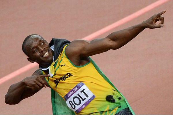  العداء الجامايكي أوساين بولت بطل ذهبية سباق 200 م