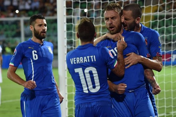 إيطاليا بثبات نحو النهائيات 
