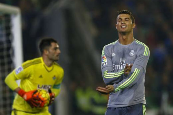 أنطونيو أدان أوقف هجمات كريستيانو رونالدو في مباراة ريال مدريد وريال بيتيس