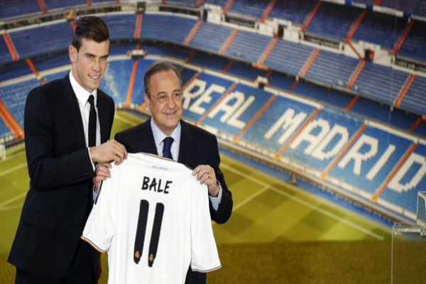 لحظة تقديم غاريث بيل لاعباً رسمياً لريال مدريد الإسباني