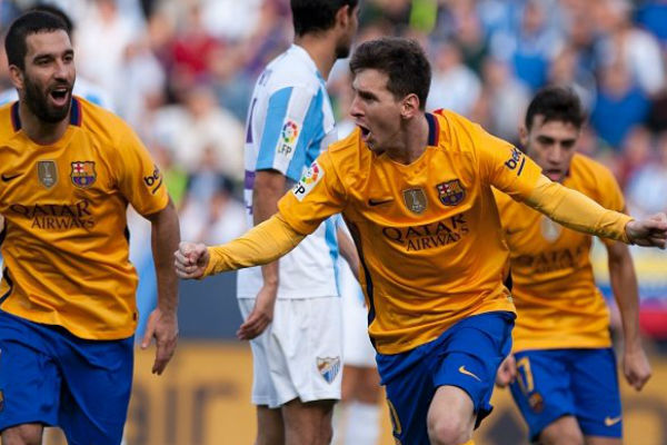 ميسي يقود برشلونة لفوز ثمين على ملقة وصدارة الليغا مؤقتاً