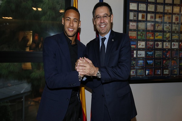 نيمار يمدد عقده مع برشلونة حتى 2021