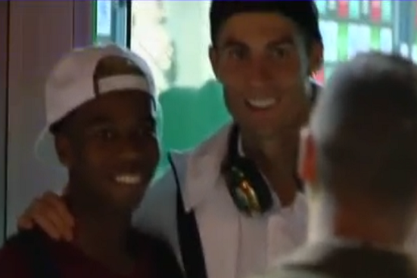 لاعب ريال بيتيس انتظر 20 دقيقة لالتقاط صورة مع رونالدو
