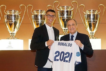 رونالدو يتحدى الزمن بتمديد عقده مع ريال مدريد