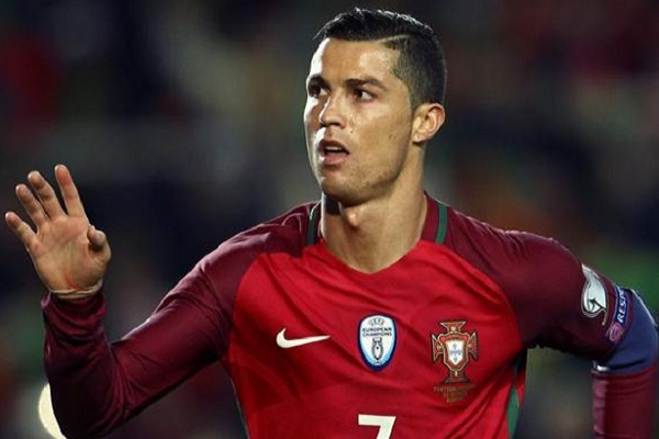 اللاعب الدولي البرتغالي كريستيانو رونالدو يواصل تحقيق الأرقام المميزة،
