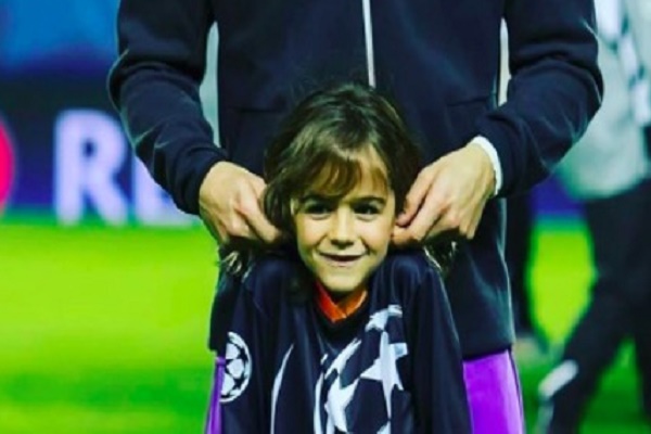الكشف عن هوية الطفل الذي رافق #رونالدو في مباراة لشبونة