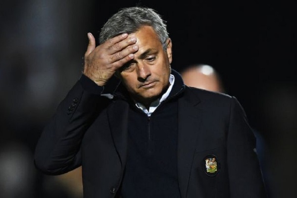هل يستحق البرتغالي جوزيه مورينيو الإيقاف لست مباريات ؟
