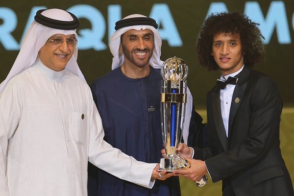 ابقى الاماراتي عمر عبد الرحمن جائزة افضل لاعب في آسيا في الامارات للعام الثاني تواليا