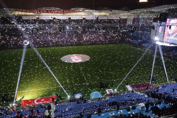 الرئيس التركي يفتتح الملعب الجديد لنادي طرابزون سبور