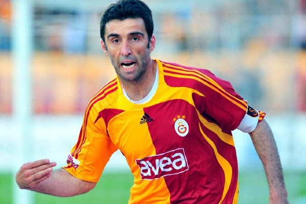 اللاعب الدولي التركي السابق هاكان شوكور