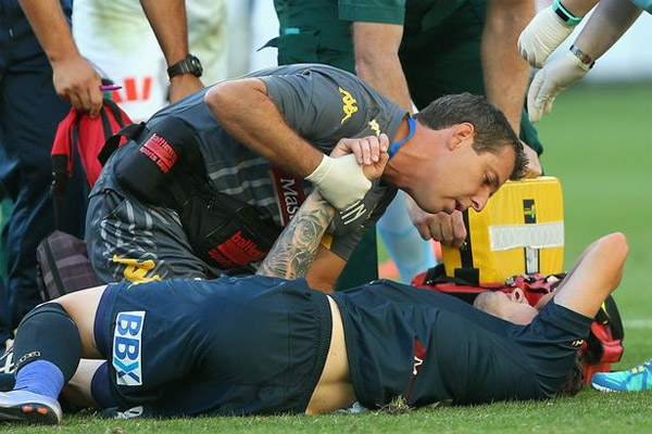  النيوزيلندى ستورم روكس يحتاج لصبر كبير وعلاج مكثف للعودة إلى ميادين كرة القدم بعد تعرضه لثلاث إصابات خطيرة