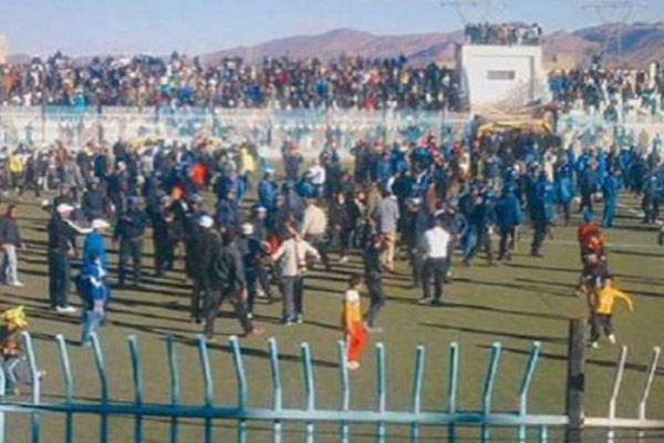 العنف يضرب مجدداً الملاعب الرياضية الجزائرية