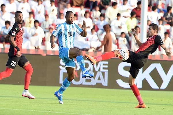 الأهلي يبتعد 4 نقاط مؤقتاً في صدارة الدوري الإماراتي
