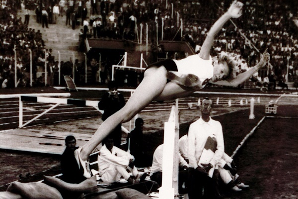 وفاة البطلة الأولمبية الرومانية بالاش عن 79 عاماً