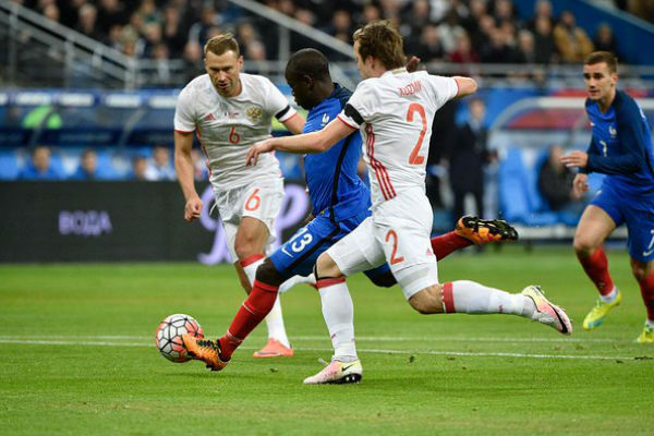  نغولا كونتي يسجل في أول مباراة رسمية له مع فرنسا