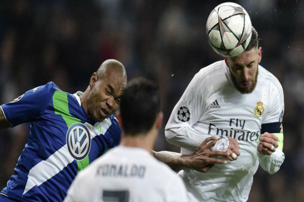 راموس يفوز بصراع هوائي في لقاء ريال مدريد وفولفسبورغ