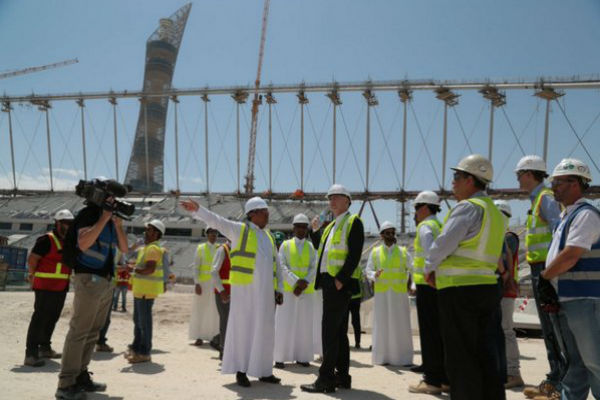 أمير قطر يلتقي رئيس الفيفا إنفانتينو