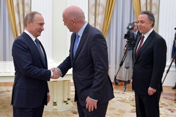 الرئيس الروسي فلاديمير بوتين استقبل رئيس الاتحاد الدولي لكرة القدم 