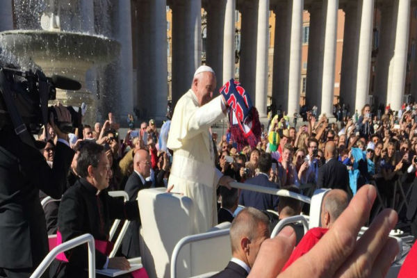 لاعبو يوفنتوس وميلان يلتقون البابا قبل نهائي كأس إيطاليا