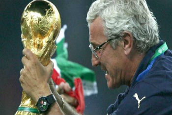 بطل العالم مع إيطاليا في 2006 يقترب من قيادة الجزائر فنياً