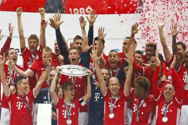 لاعبو بايرن ميونيخ يحتفلون بلقب الدوري الألماني