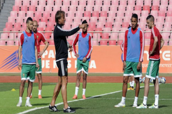 رينار يستدعي 27 لاعباً مغربياً لمواجهتي الكونغو وليبيا
