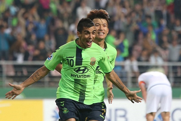 ليوناردو يقود تشونبوك إلى ربع نهائي دوري أبطال آسيا