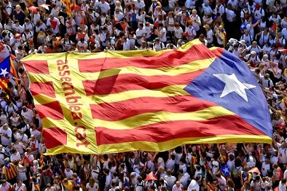 علم كاتالونيا يكلف برشلونة 150 ألف يورو