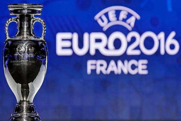 الحكومة الفرنسية تواجه تحديات اجتماعية وأمنية قبل كأس أوروبا