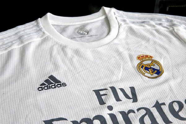 قميص ريال مدريد برعاية شركة إديداس الألمانية