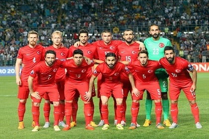 تركيا لتكرار إنجازي مونديال 2002 وأمم أوروبا 2008
