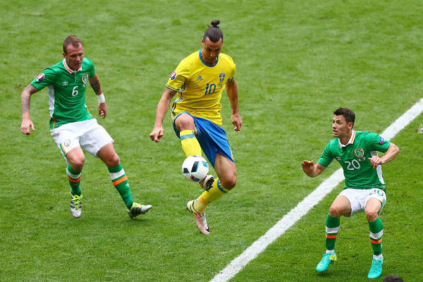 إبراهيموفيتش في مباراة السويد وجمهورية إيرلندا